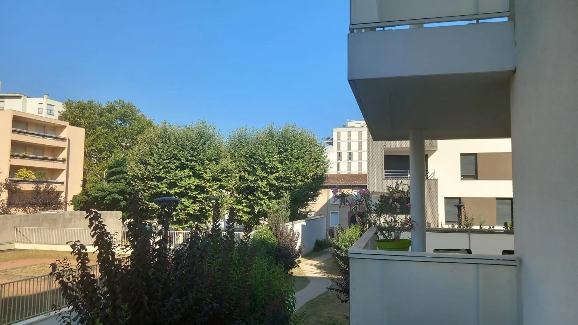 69A - Cosy Studio Ideally Located Lyon Gerland